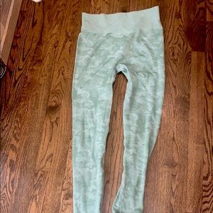 Green camo seamless leggings